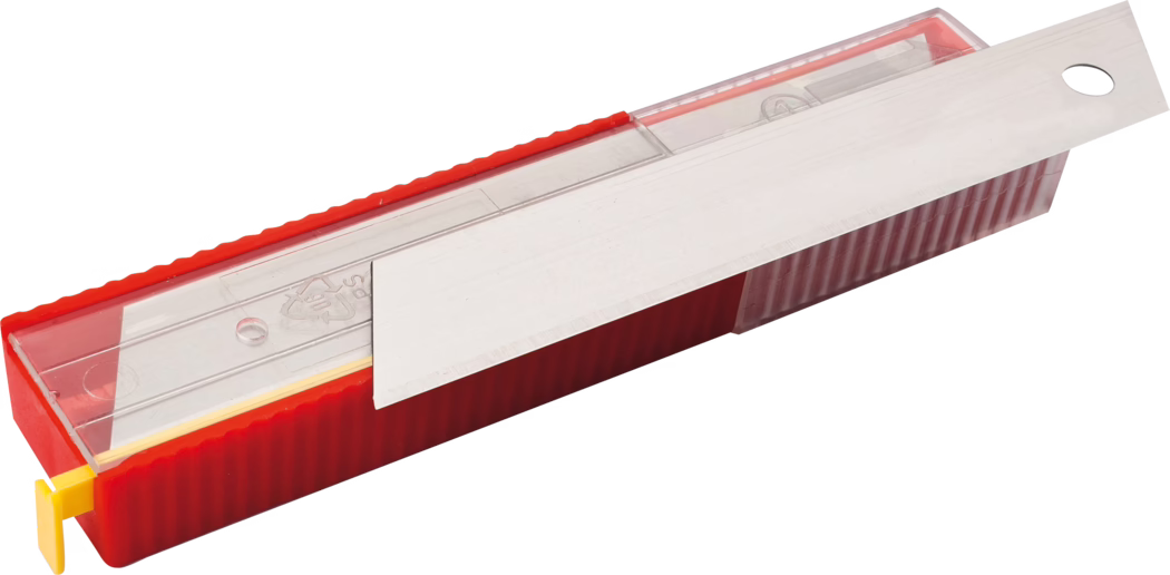 Een stanleymes of utility knife wordt afgebeeld, met een rode behuizing en een transparante kap. Het mes is gedeeltelijk verlengd en veiliggesteld in de behuizing. De grip heeft een gestructureerd oppervlak voor een betere grip, en een gele knop is zichtbaar voor het intrekken van het mes. Dit hulpmiddel wordt doorgaans gebruikt voor het snijden van verschillende materialen, waardoor het een essentieel item is in gereedschapskits en knutselprojecten.