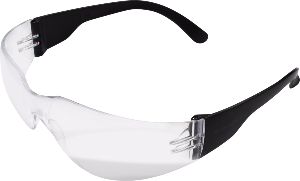 Pajarito_Dummy_Safety goggles full view_033850_2021-02 Duidelijke omsluitende veiligheidsbril met één doorzichtige gebogen lens en zwarte pootjes. De eendelige lens biedt brede dekking en een geïntegreerde neusbrug; de pootjes zijn slank, licht gebogen en zwart met kleine metalen klinknagels bij de scharnieren. Lichtgewicht beschermbril geschikt voor algemene oogbescherming tegen stof, rondvliegende deeltjes en lichte spatjes bij doe-het-zelf, werkplaats of laboratorium.